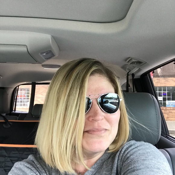 Meet your Posher, Christina - Picture 1 of 1